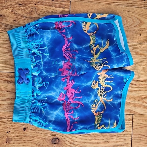 BUNDLE *5* 12 month swim shorts - Picture 5 of 16